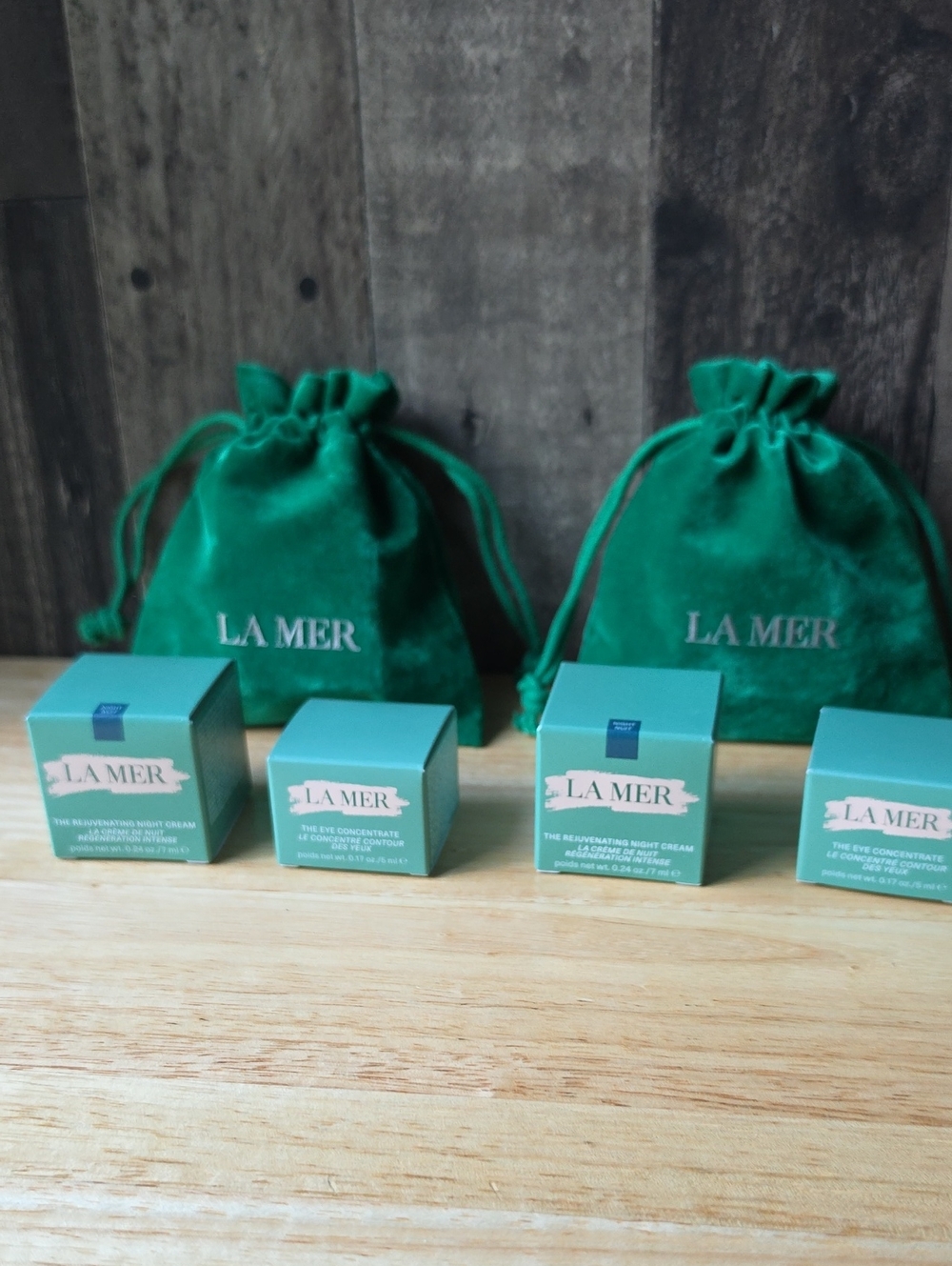 La Mer Emerald Velvet Drawstring Bag With Cosmetics
